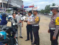Jasa Raharja Bersama Satlantas Polres Pringsewu Beri Apresiasi Pengendara Kendaraan Bermotor yang Taat