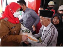 Pemkot  Salurkan Bantuan Beras Bapanas