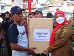 Warga Kampung Pidada Dapat Bantuan Keramik, Sound System & Kursi