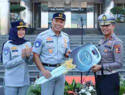 Perkuat Sinergi Turunkan Fatalitas Korban Kecelakaan, Jasa  Raharja Hibahkan Satu Unit Ambulance Kepada Korlantas Polri