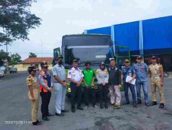 Jelang Libur Natal Tahun 2023, Jasa Raharja Bersama Tim Forum Komunikasi Lalu Lintas Kota Metro Adakan Ramp Check & Cek Kesehatan Gratis di Terminal 16 C Kota Metro