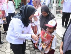 Pemkot Serahkan 18.508 Paket Perlengkapan Sekolah Kepada Siswa Biling