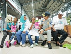 Jasa Raharja Berangkatkan Disabilitas Peserta Mudik Gratis Moda  Kereta Api dari Stasiun Senen
