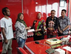 Walikota Eva Beri Bantuan Korban Kebakaran Rp50 Juta
