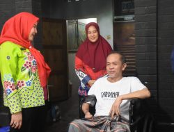 Pemkot Bagikan Kursi Roda, Alat Pendengaran & Tongkat ke Warga Disabilitas