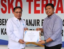 PTPN IV Regional III Salurkan 1.000 Paket Sembako Ringankan Beban Korban Bencana Alam Tanah Datar