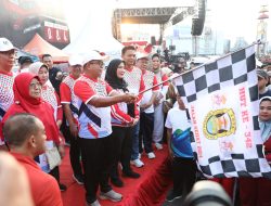 Pj. Gubernur Samsudin bersama Walikota Eva Dwiana Lepas Peserta Jalan Sehat dalam Rangka HUT Kota Bandarlampung ke-342