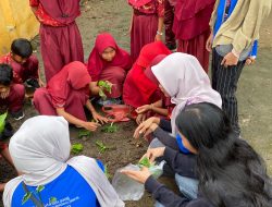 Mahasiswa KKN UNILA 2025 Tanam Apotek Hidup di SDN Pamulihan