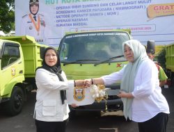 Pemkot Serahkan 3 Truk Sampah ke DLH