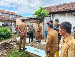 Pemkot Tertibkan 10 Bangunan Semipermanen Diatas Sungai