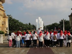 Gerakan Rakyat Nusantara (GRN) Maknai HUT ke-80 RI dengan Tabur Bunga di Taman Makam Pahlawan Kalibata