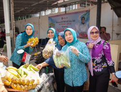 Harga Terjangkau, Warga Antusias Sambut Pasar Murah PMI Lampung di Pesawahan