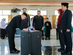 Sekdaprov Marindo Kurniawan Lantik dan Mengambil Sumpah Jabatan 4 Pejabat Administrator di Lingkungan Pemprov Lampung