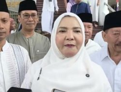 Wali Kota Eva Dwiana Salat Id di Masjid Agung Al-Furqon