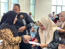 Walikota Bandar Lampung Serahkan Bantuan Uang Tunai Rp1 Juta dan Beras ke Korban Banjir