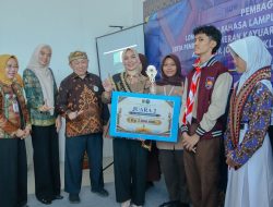 Bunda Literasi Provinsi Lampung Batin Wulan Ajak Generasi Muda Lestarikan Budaya melalui Pameran Kayu Ara